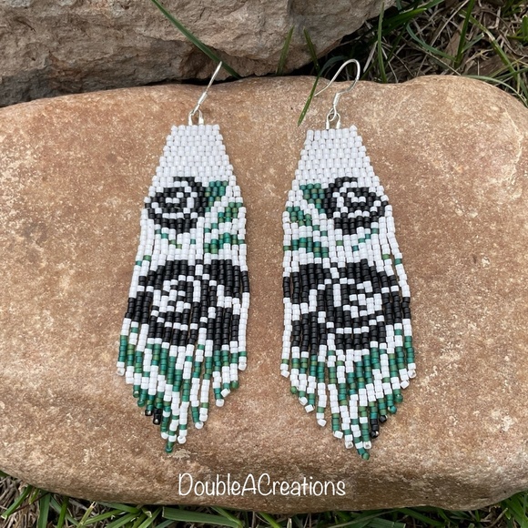 Black Rose Beaded Earrings, New, Handmade by Me - Picture 1 of 11
